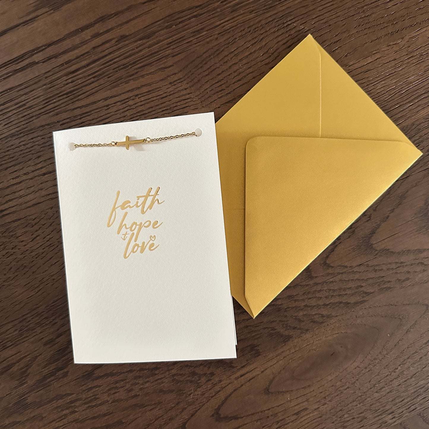 Luxe kaart Faith hope love met armband goud