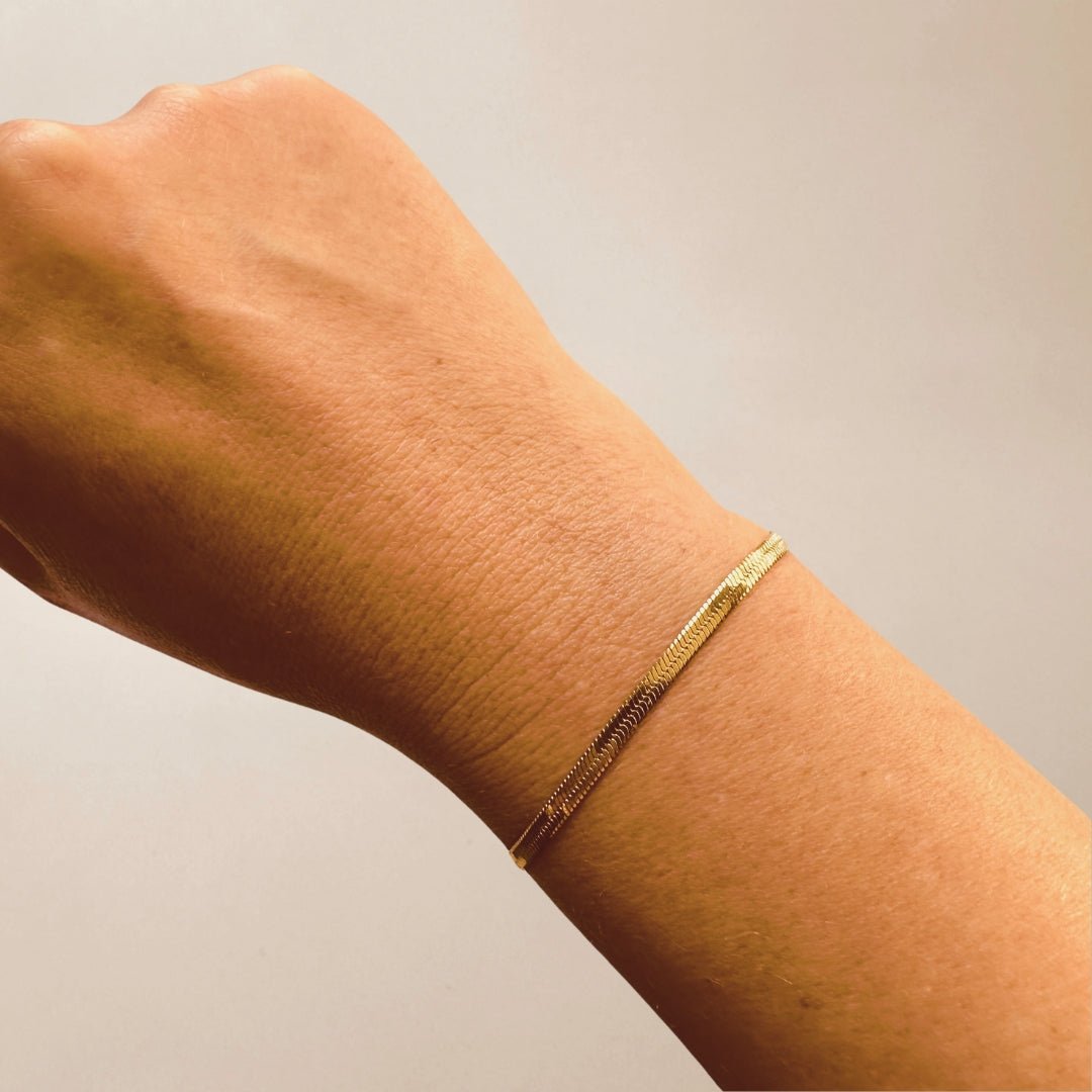 Armband goud schakel plat en hartje - Sieradenkaart