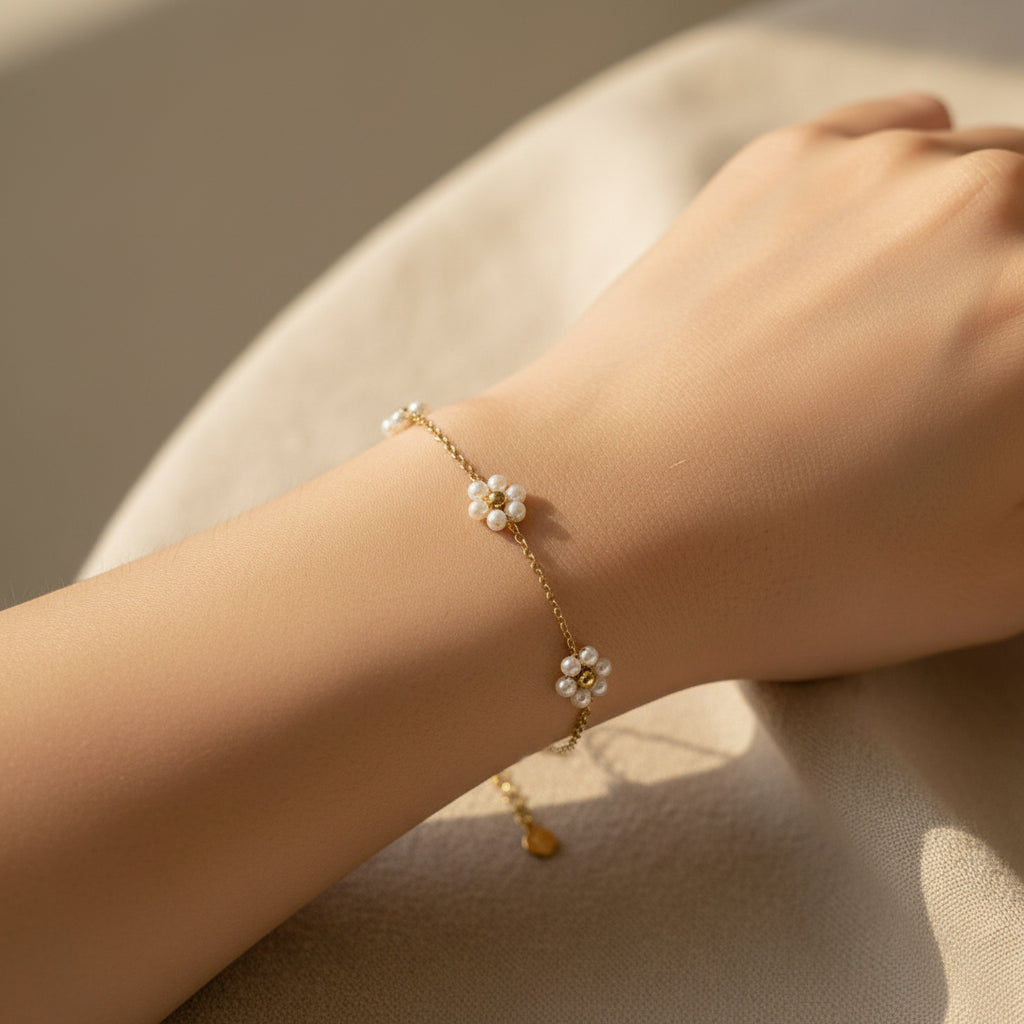 Armbanden_goud_madeliefjes_parels