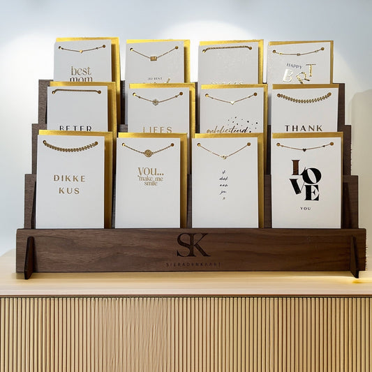 Luxe notenhouten display - Sieradenkaart